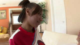 Svarte teen cheerleaders blir knullet av den hvite fotballtrener