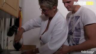 REIFE ZAVODNIK - #Erna - Napaljena Veliko Dupe Kuguar Skoči Na Kurac I Udaraca Joj Čovjek