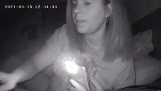 Грудастая матуля Разбурае Свой Клітар перад Сном Прыхаваная Камера