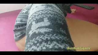 Sentando ne brinquedo gostoso