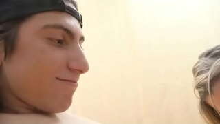 ���ጣት ግምገማ ግምገማዎች አሁን ቀጥል deepthroat ነው blonde MILF