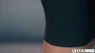 LLWYNOGES Sassy babe seduces bos