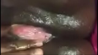 Παίζοντας wit dat σοκολάτα υγρό μουνί