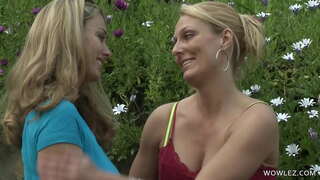 Böyük tits bu лесбийском буйстве